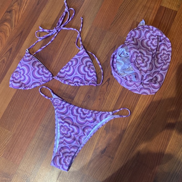 Bikini - Picture 2 of 2